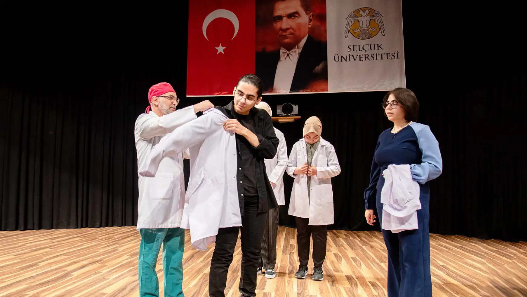 Konya'da geleceğin hekimleri beyaz önlüklerini giydi!