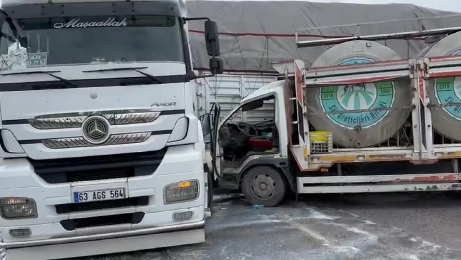Konya'da kaza: Çekici ile süt tankeri çarpıştı