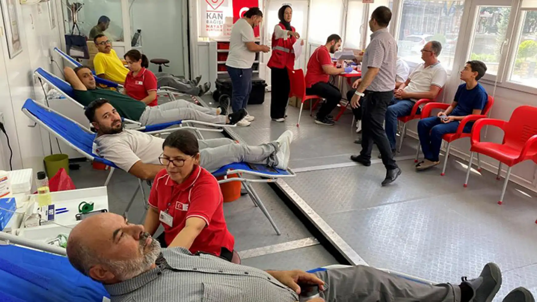 Konya''da Kızılay ekipleri kan alımına başladı