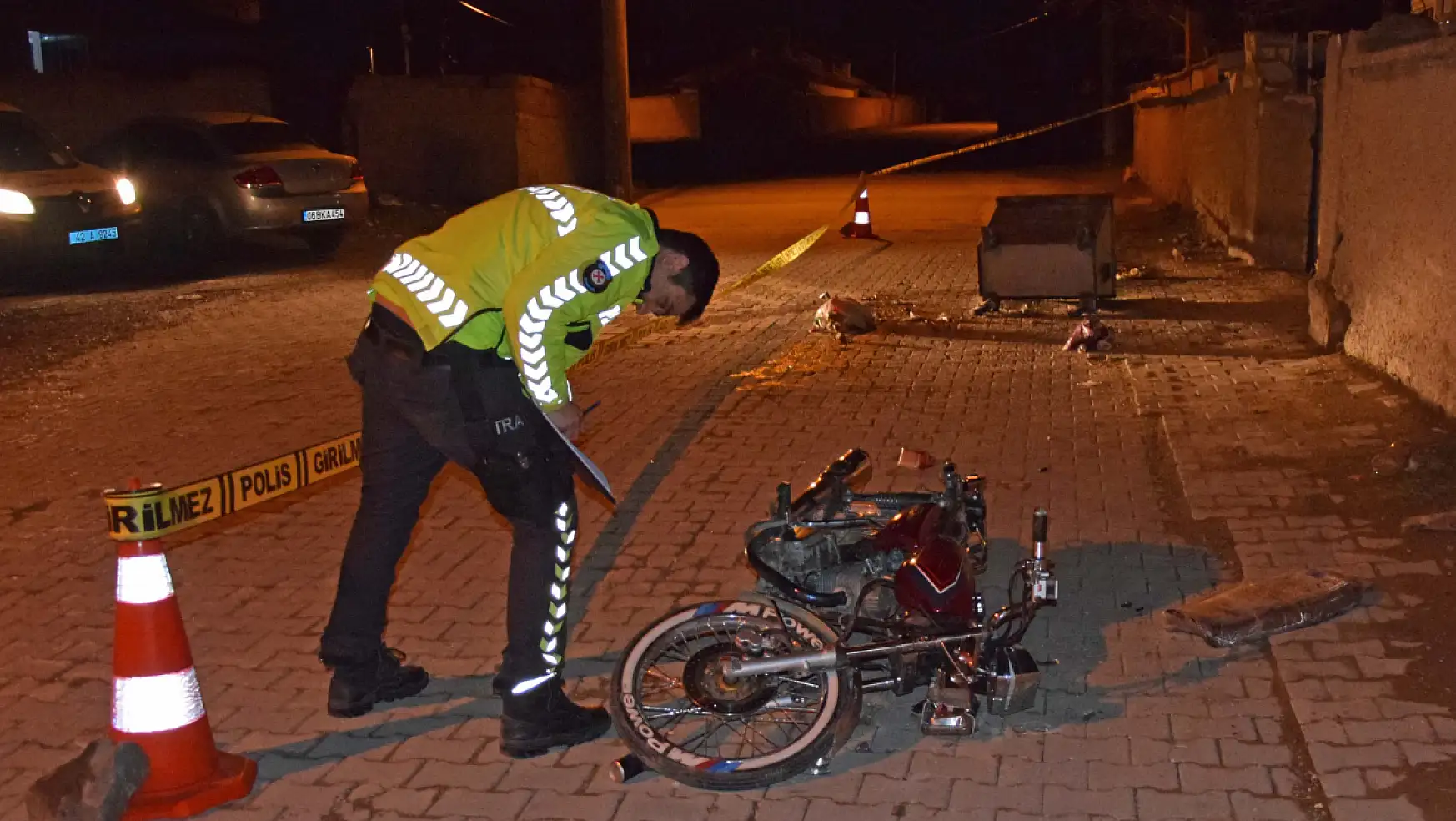 Konya'da motor kazası, iki genç yaralandı