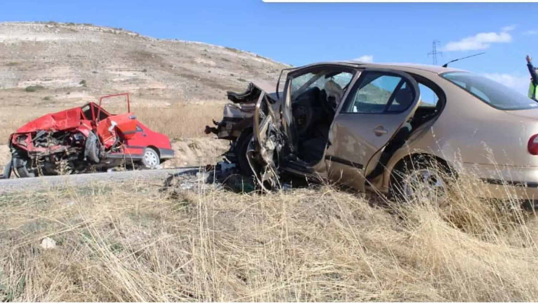 Konya'da ölümlü trafik kazası!.. İki otomobil birbirine girdi!