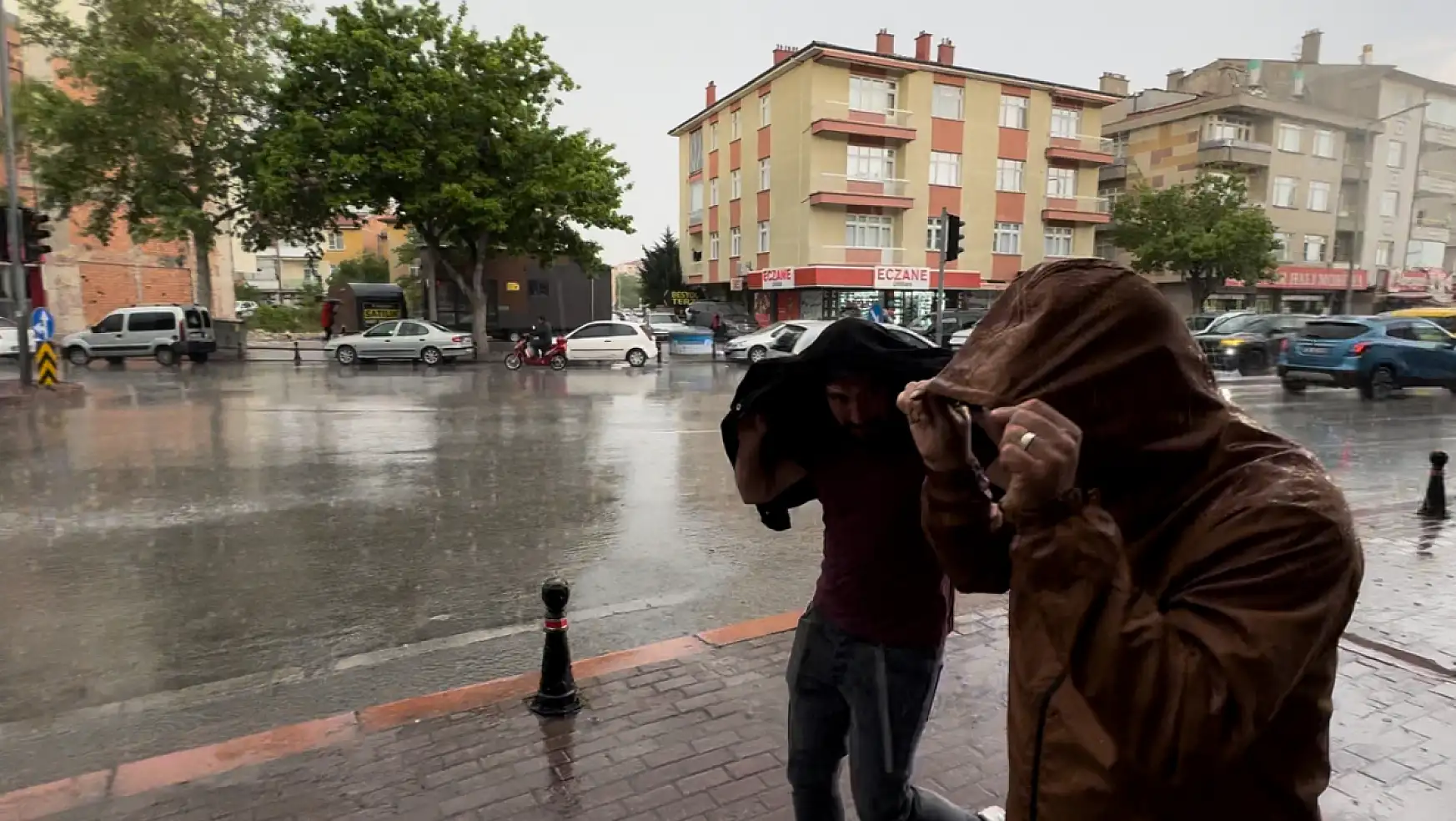 Konya'da yağmur sevinci! Sağanak etkili oluyor!