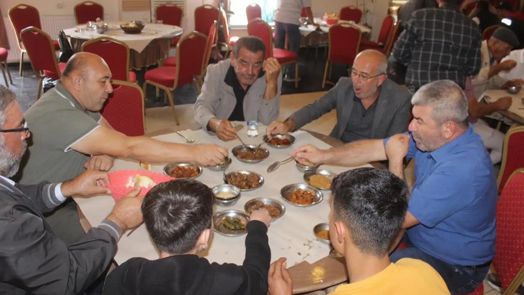 Konya'nın bir ilçesinde düğün yemekleri yöresel lezzetleriyle ön planda