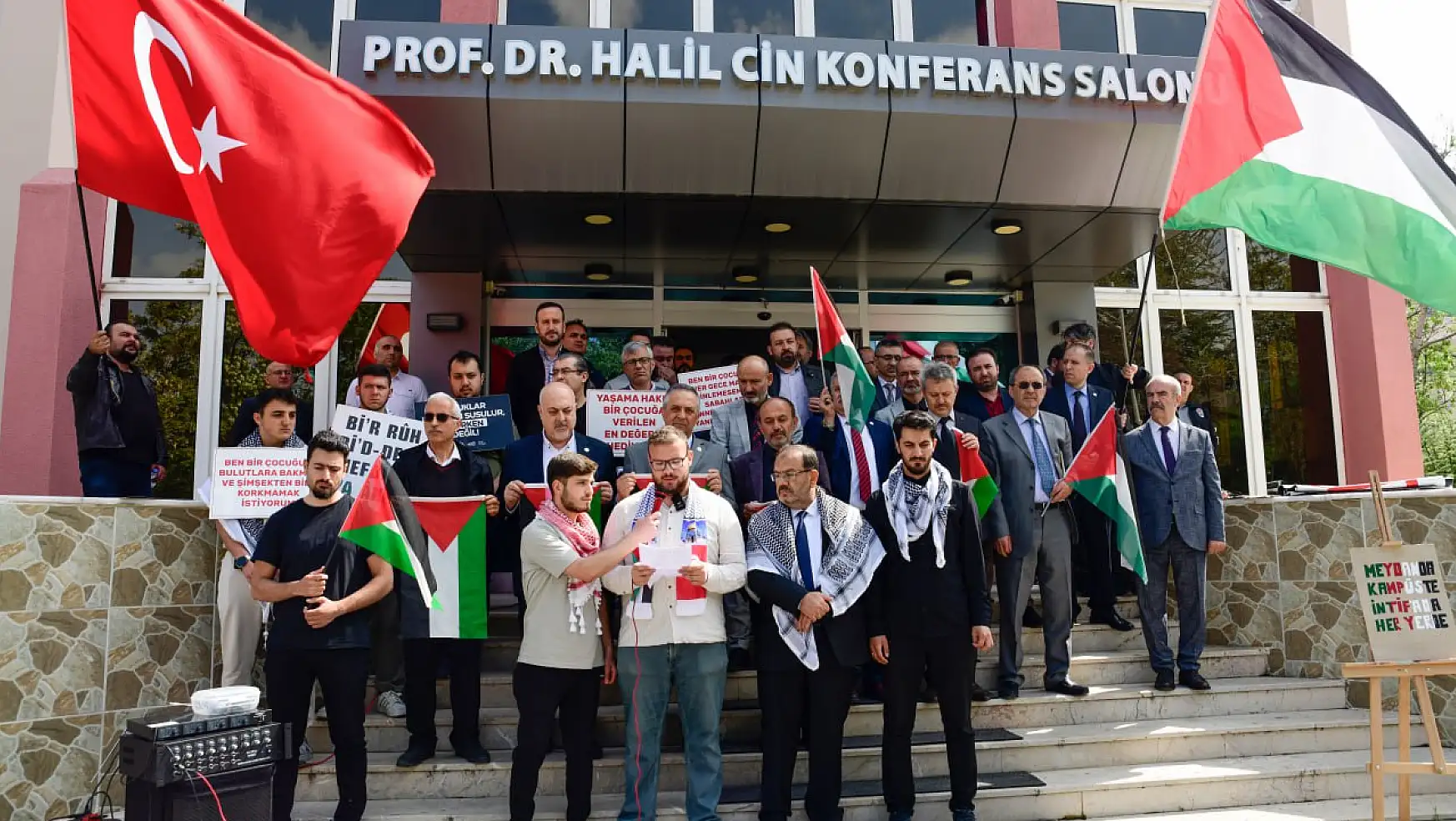 Konya Teknik Üniversitesi Öğrencileri ve Akademisyenlerinden ABD'deki Filistin Eylemlerine Destek!