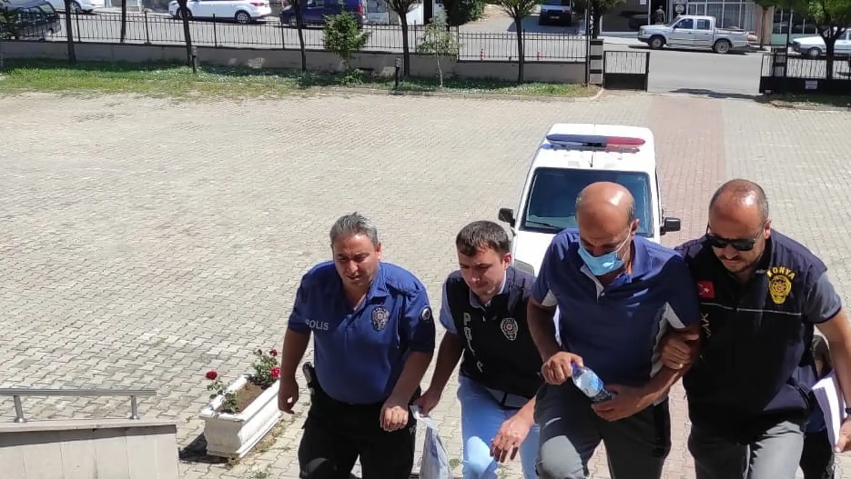 Konya'da evde saksıda uyuşturucu yetiştiren şüpheli tutuklandı