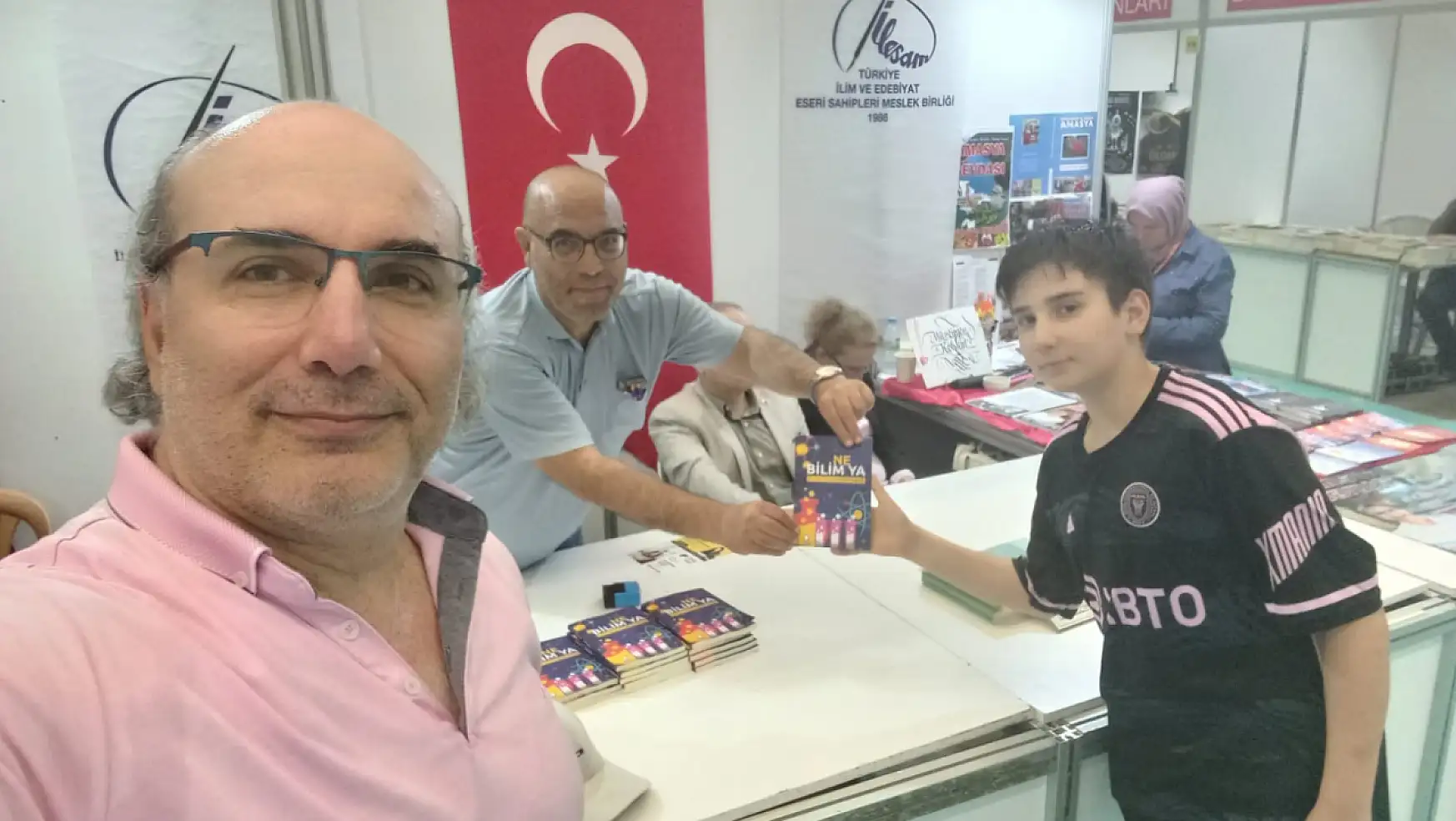 Konyalı öğretmen Şahin 20. Ankara Kitap Fuarı'na katıldı!