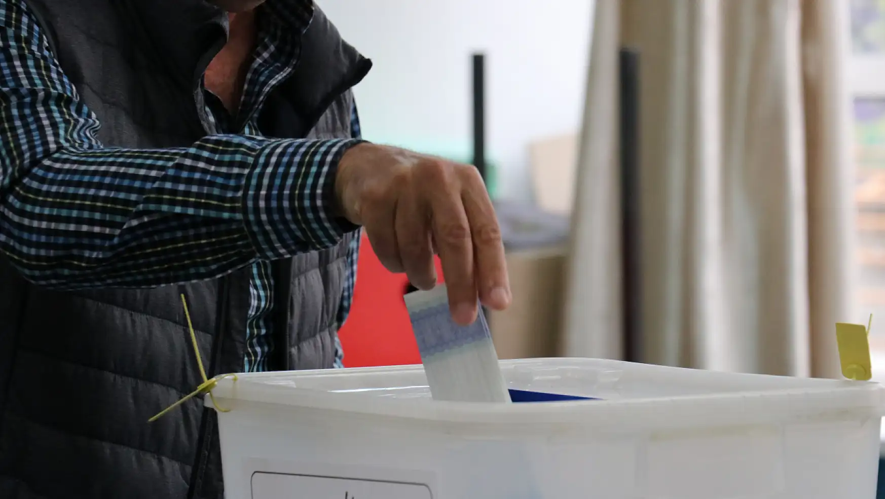 Kuzey Makedonya'da seçim heyecanı: İkinci tur ve genel seçimler başladı