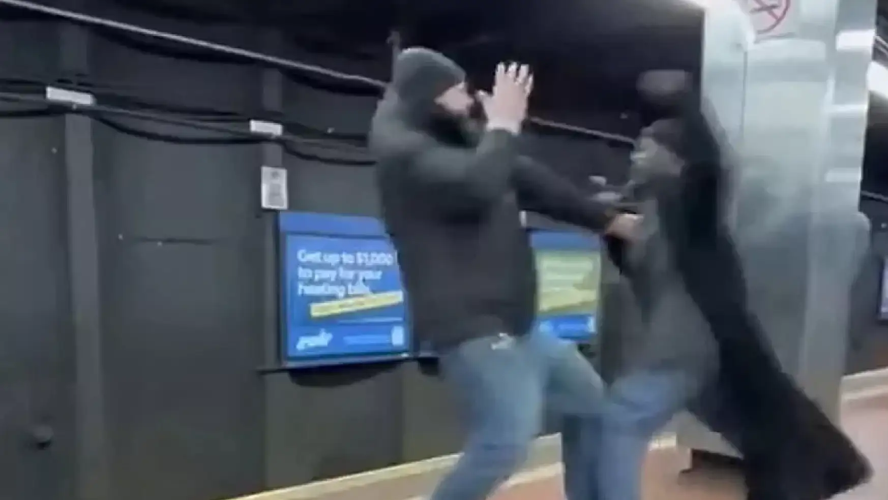 Metroda Dehşet Veren Olay: Kavga Sırasında Adamı Metronun Önüne Attı!