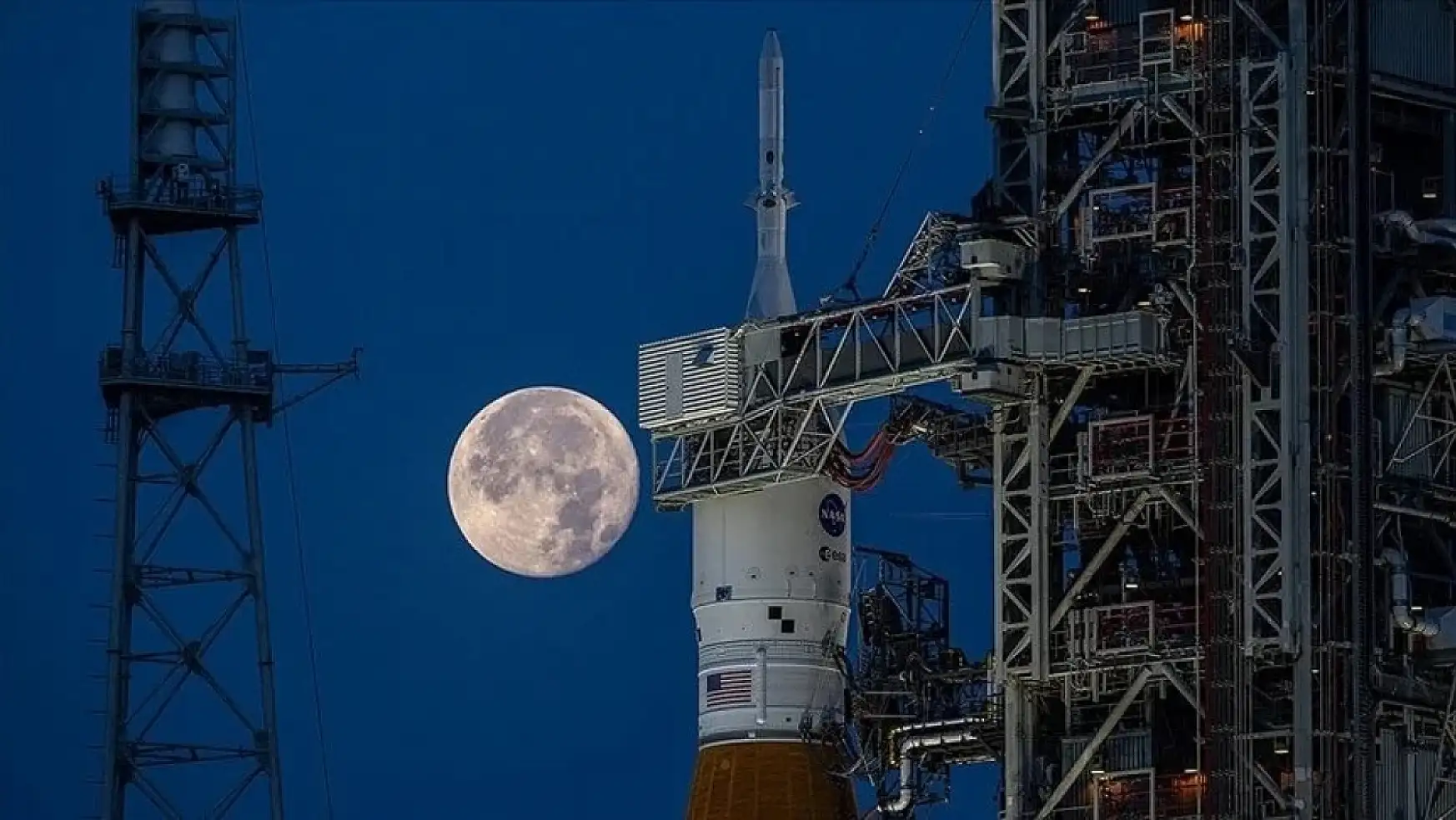 NASA'nın ay roketinin bütçesini aştığı ve programın gerisinde kaldığı ortaya çıktı