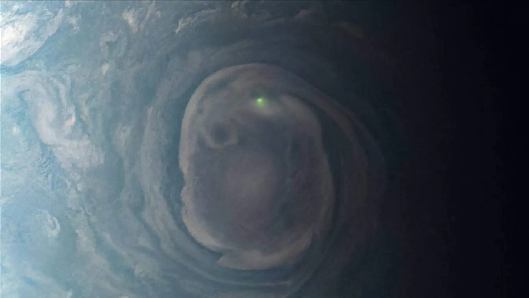 NASA'nın Juno uzay aracı, Jüpiter'de 'yeşil parlak bir kürenin' fotoğrafını çekti