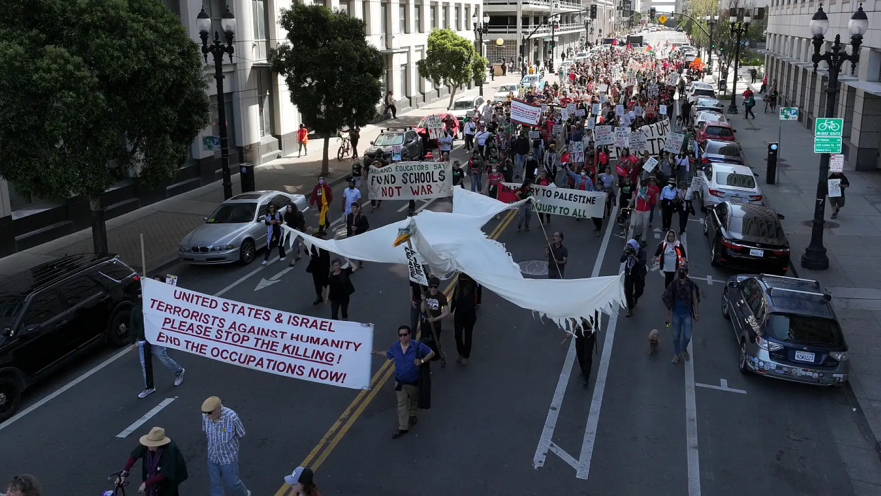 Oakland'da 1 Mayıs kutlamaları İsrail'in Gazze'ye saldırılarını protesto ile birleşti