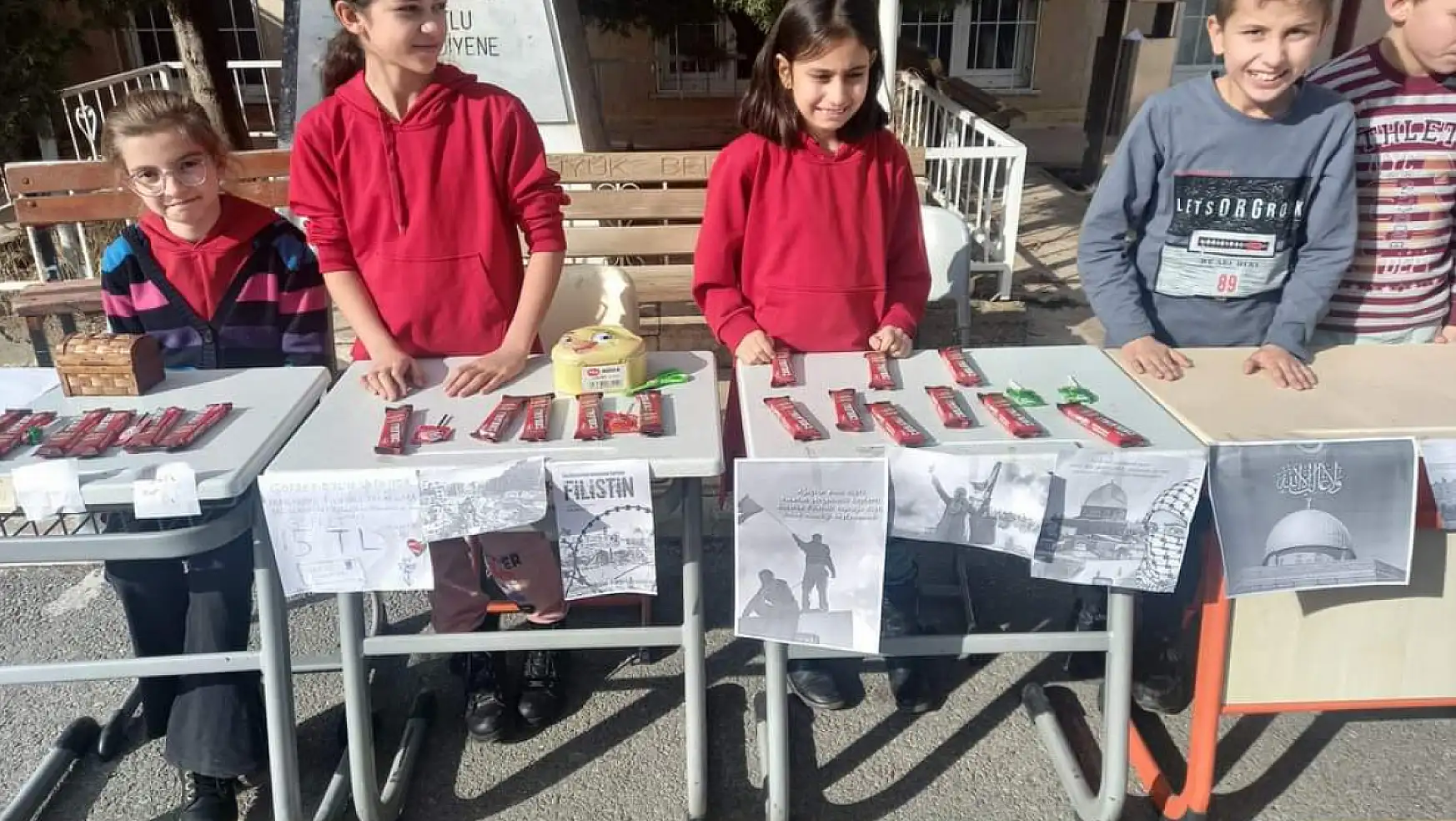 Öğrencilerden Filistinli çocuklar için Konya'da kermes!