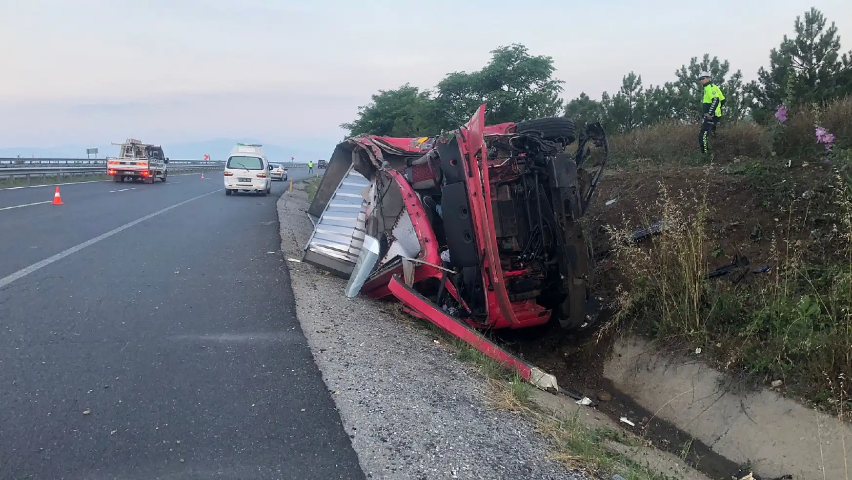 Ölümlü kaza: Konya plakalı tır ve yolcu otobüsü çarpıştı