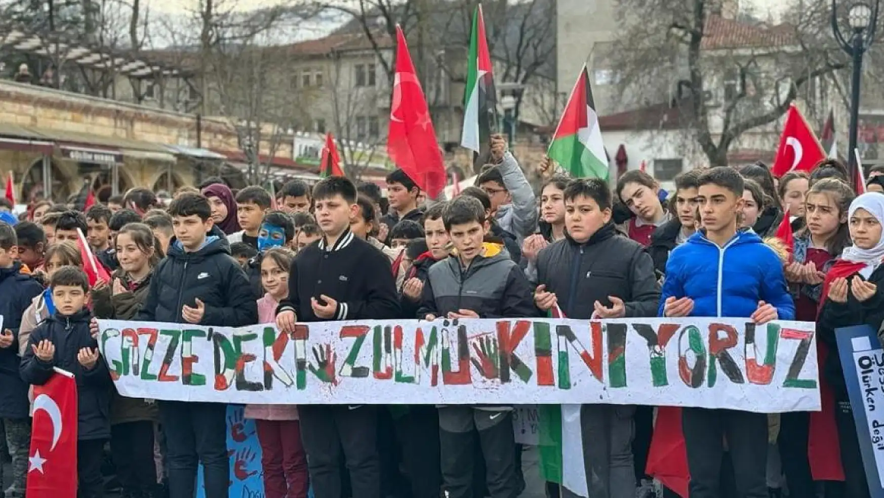 Samsunda Filistin'e destek yürüyüşü! Çok sayıda öğrenci katıldı!