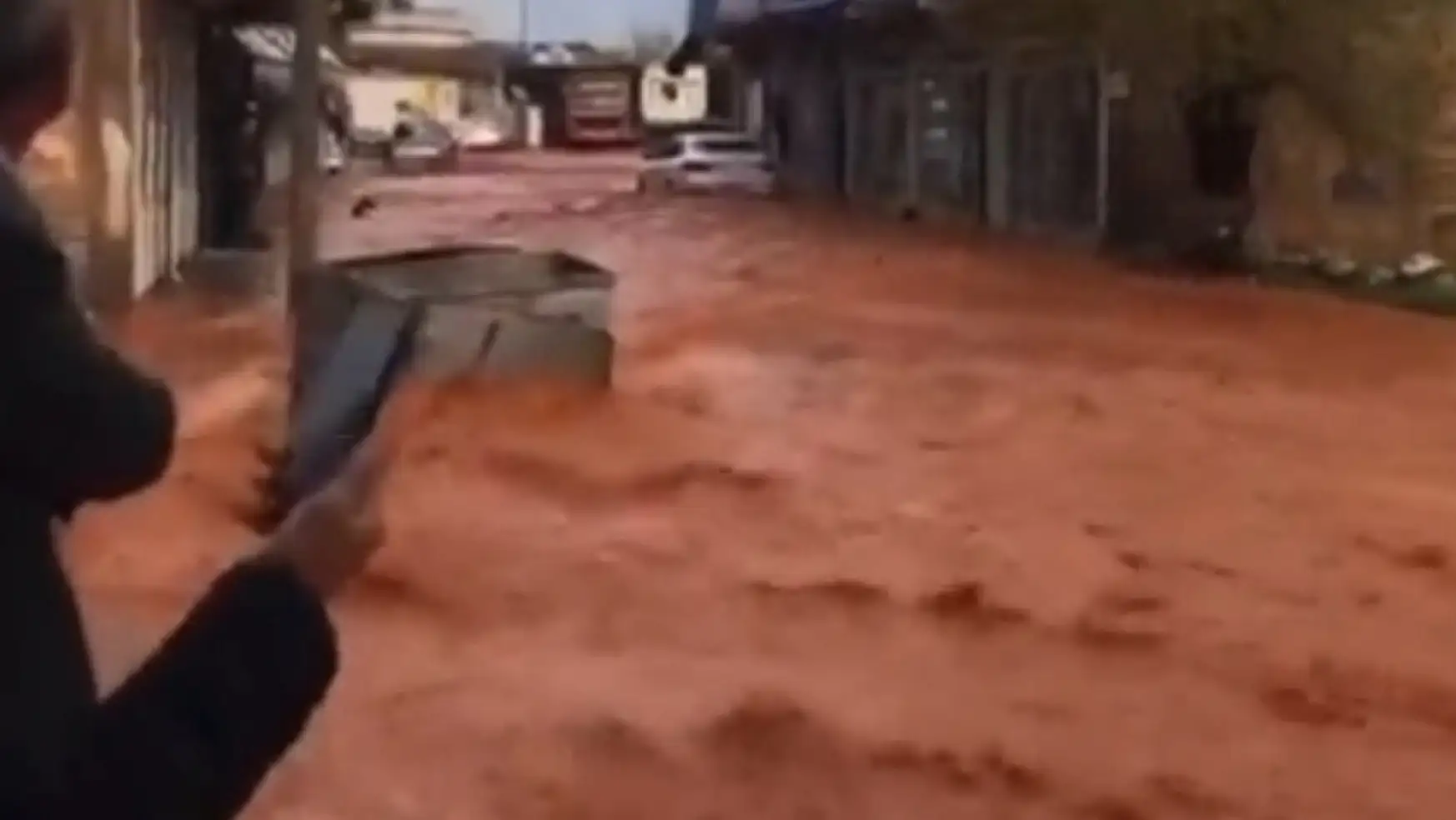 Şanlıurfa'da sağanak yağış sele neden oldu