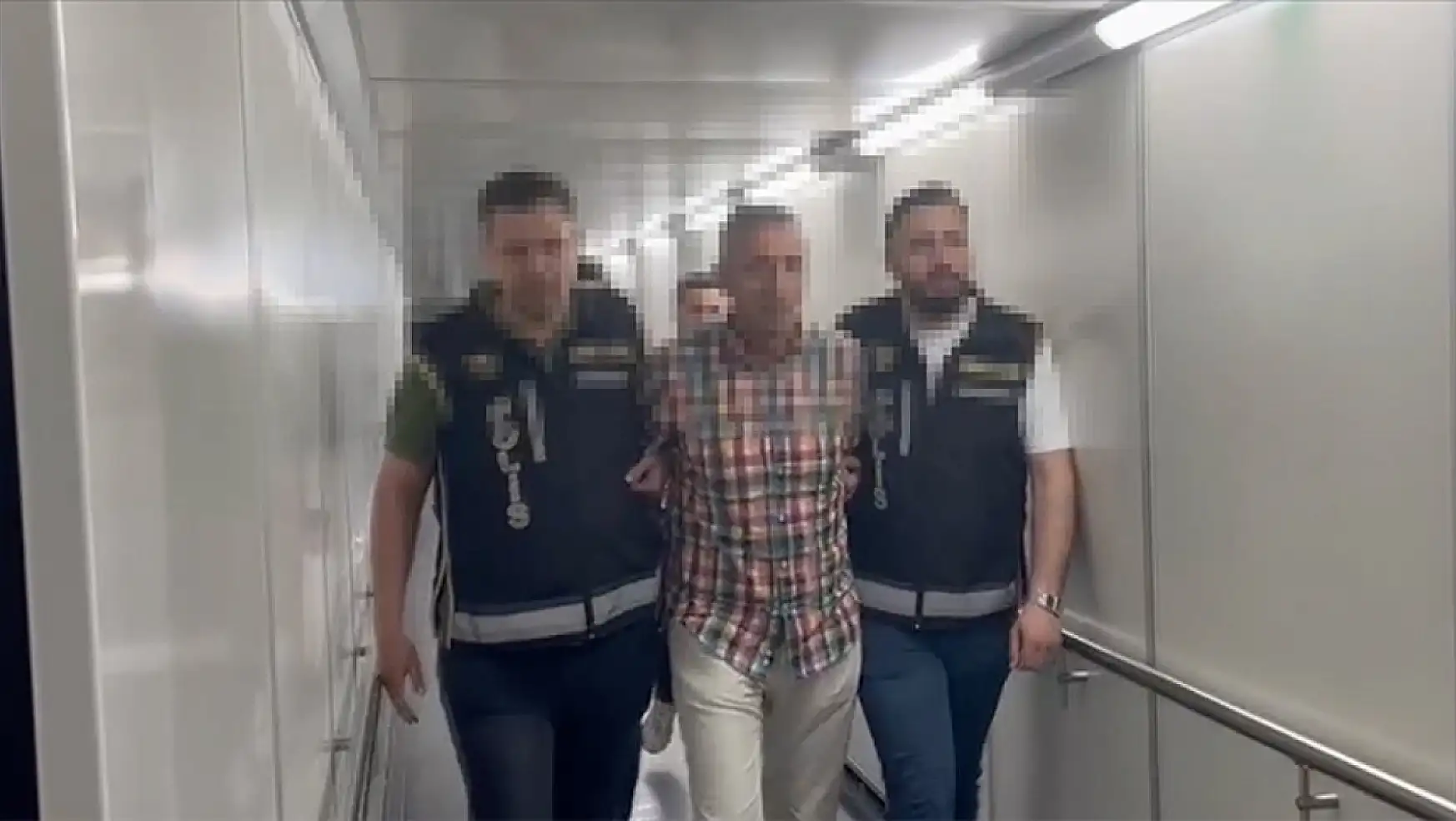 Saral İstanbul Havalimanı'nda yakalandı