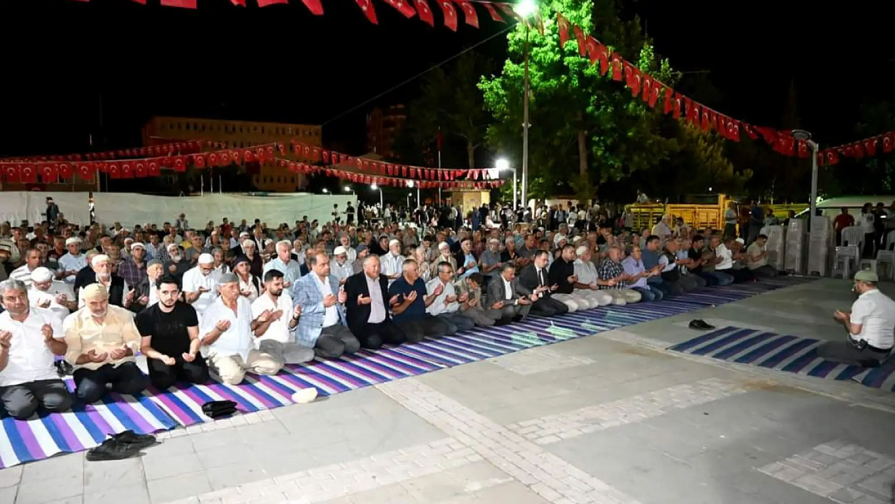 Seydişehir'de demokrasi nöbetine devam