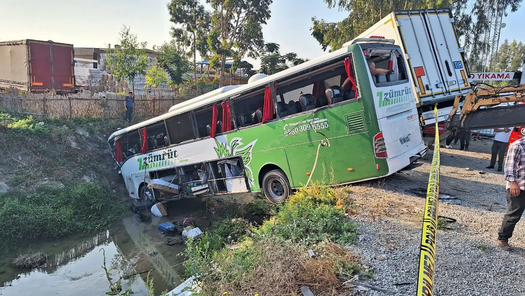 Son Dakika! Yolcu otobüsü kamyonla çarpıştı! 1 kişi ölü 28 yaralı