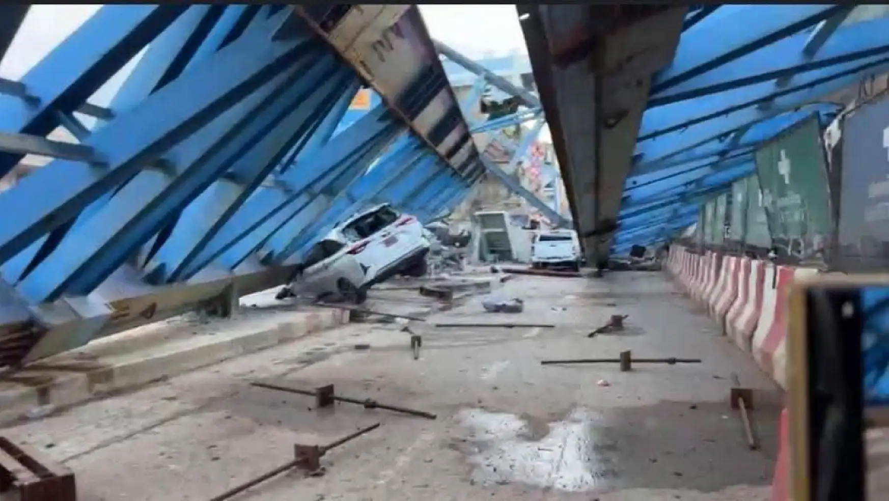 Tayland'da yol inşaatı çöktü: 2 ölü, 13 yaralı