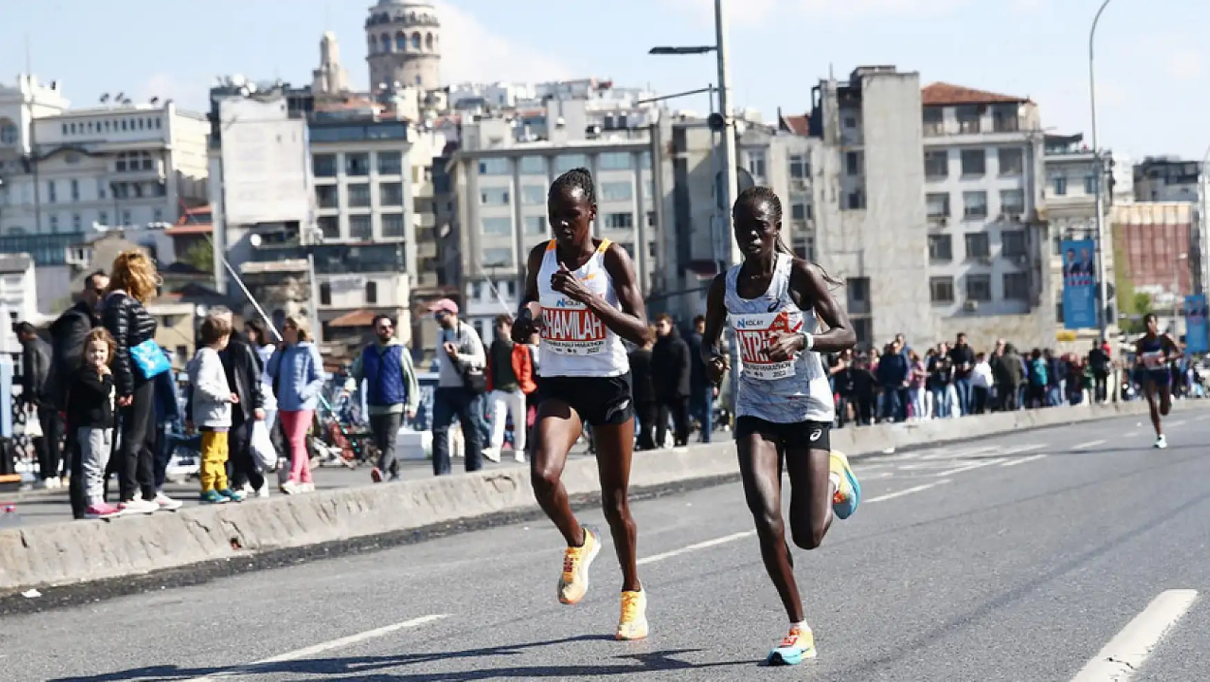 Türkiye İş Bankası 19. İstanbul Yarı Maratonu'nda binlerce sporcu yarışıyor