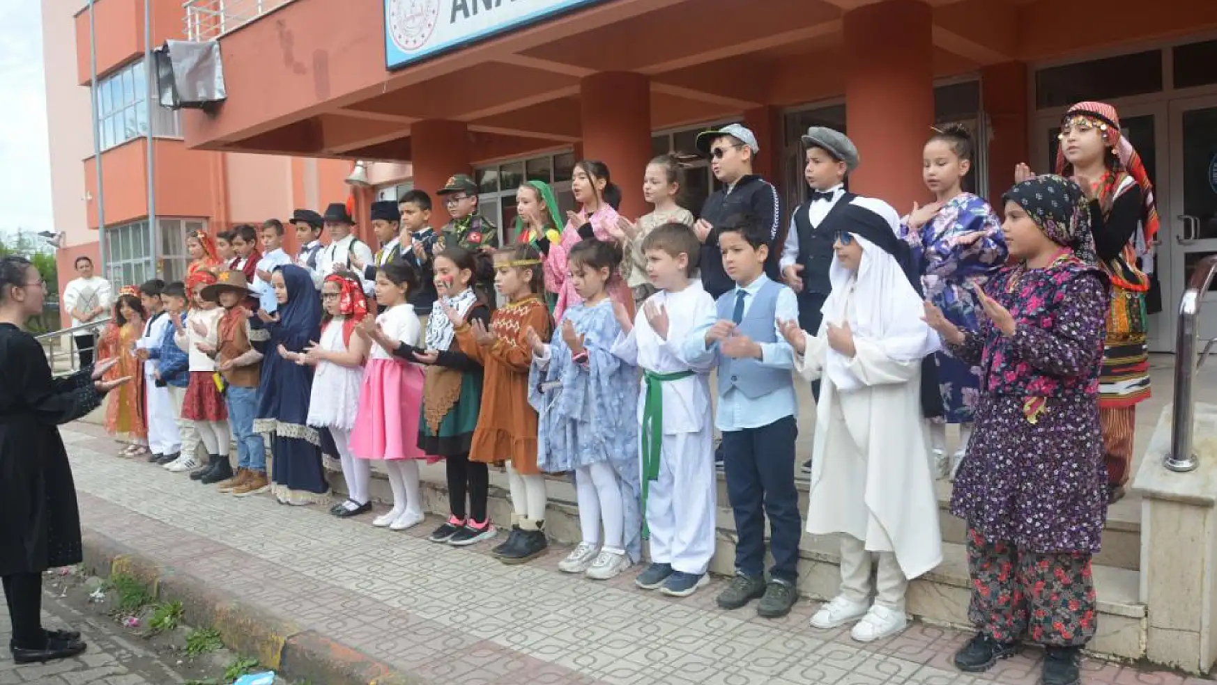 Türkiye'nin o ilinde İlkokul öğrencilerinden anlamlı etkinlik!