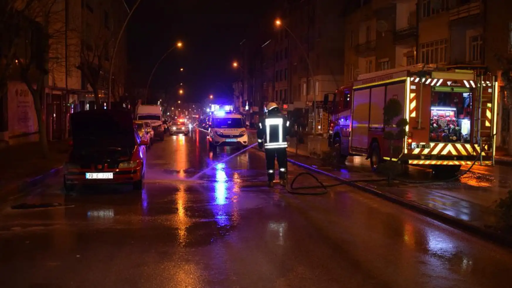 Yer Karaman: LPG'li otomobil yandı! Yol trafiğe kapatıldı!