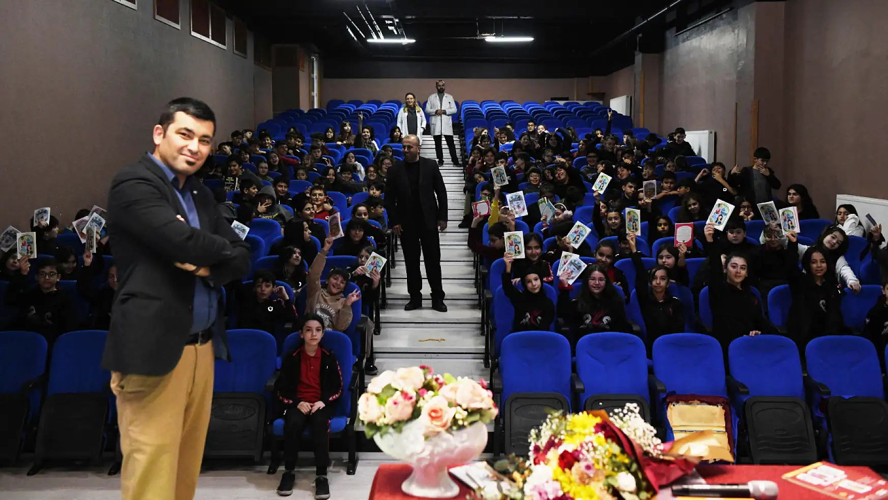 Yöntem Kolejinde, Yazar Hasan Başdemir öğrencilerle buluştu