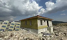 Kilis'te depremzedeler için yapılan köy evlerinin inşası sürüyor