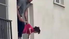 3 yaşındaki kızını bıçakla rehin aldı