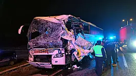 51 turistin bulunduğu otobüs TIR'a çarptı! Yaralılar var