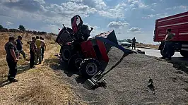 Ayçiçeği yüklü traktör devrildi: 1'i ağır, 2 yaralı