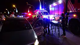 Ekip aracı ile otomobil çarpıştı: 2'si polis, 3 yaralı