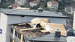 Ereğli'de şiddetli fırtına: Kız öğrenci yurdunun çatısı uçtu