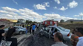 İki otomobil kafa kafaya çarpıştı! 7 yaralı
