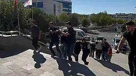 Kız kardeşine atılan mesaja sinirlenen ağabey, dehşet saçtı