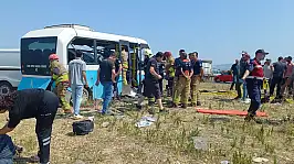 Minibüslerin çarpıştığı feci kazada 1 ölü, çok sayıda yaralı var