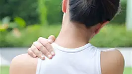 Seyahat ederken sakın bu pozisyonda durmayın! Uzman isimden kritik uyarı