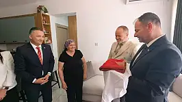 Yırtıkları zaferin izleri oldu! Aynur Teyze 36 yıl sakladı, şimdi uzmanlar koruyacak