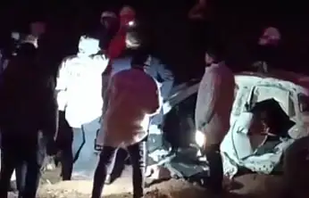 2 aracın çarpışması sonrası  can pazarı yaşandı!