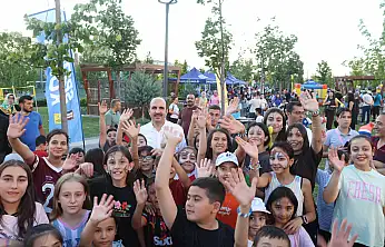 Başkan Altay 'Parklarda Şenlik Var' etkinliğinde çocukların yaz coşkusuna ortak oldu