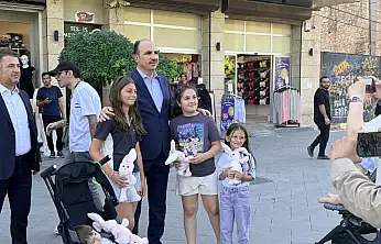 Başkan Altay Zafer Meydanı'nda çocukların yüzünü güldürdü