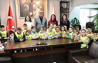 Başkan Ustaoğlu, minik misafirleri ağırladı!