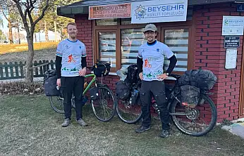 İki tekerle yola çıktılar! Hedeflerine ulaşmak için Konya'ya uğradılar