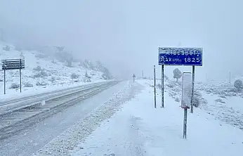 Konya-Antalya yolunda kar engeli: Alacabel Geçidi beyaza büründü