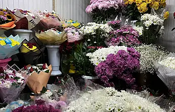 Konya aşka büründü: Güller ve buketler sokakları renklendirdi