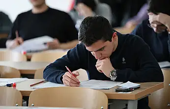 Konya'da 5 bin öğrenci aynı anda sınavda