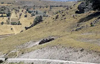 Konya'da 72 tonluk sır! Dağ yamacında 3 bin 500 yıldır nöbet tutuyor