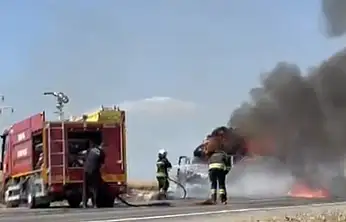 Konya'da balya yüklü kamyonet alev topuna döndü!