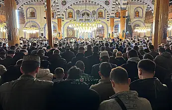 Konya'da Berat Kandili'nin bereketi Kapı Camii'nde paylaşıldı
