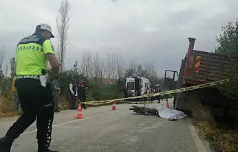 Konya'da bir belediyeye ait kamyon kazaya karıştı: 19 yaşındaki sürücü kurtarılamadı